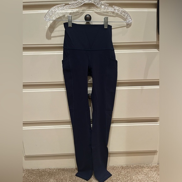 Lululemon Leggings with Pockets 28” Size 2 Navy Blue - Picture 2 of 2